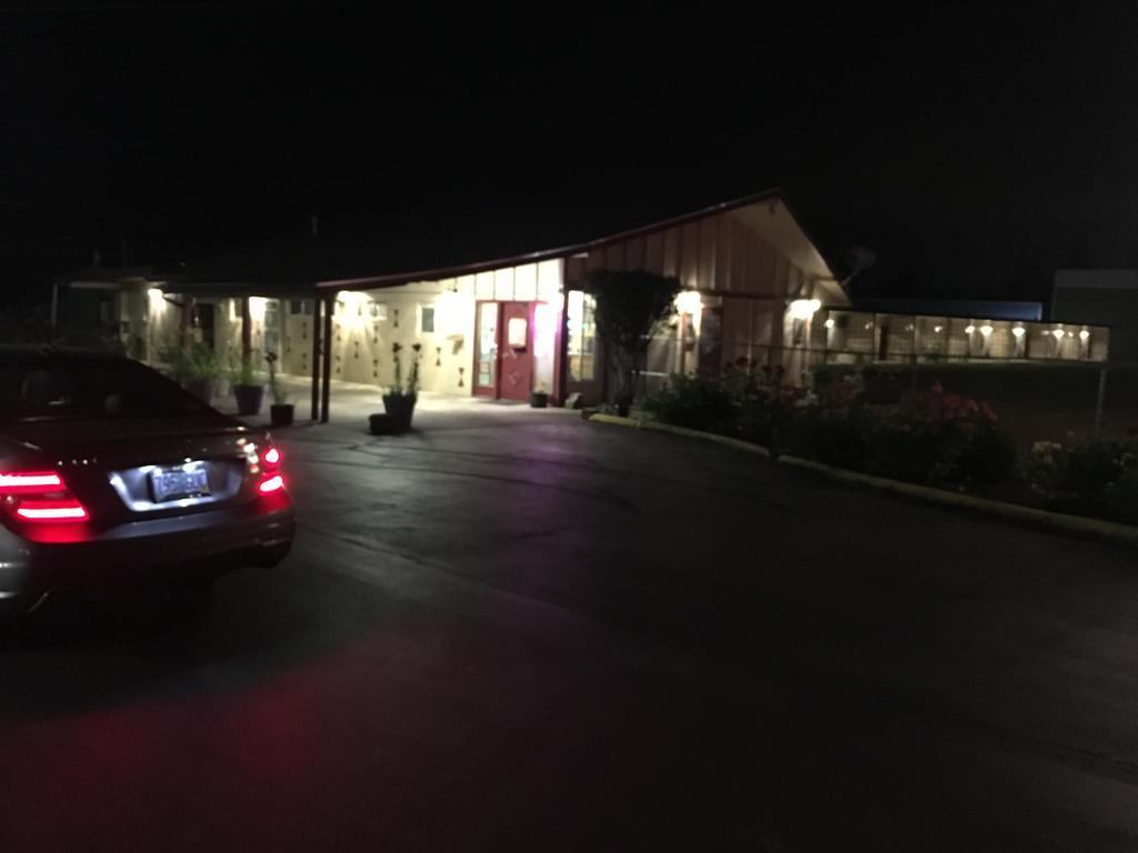 经济汽车旅馆 伍德伯恩 外观 照片